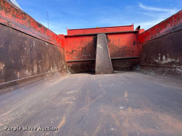 image for item DQ3990 1999 International 4900  dump truck