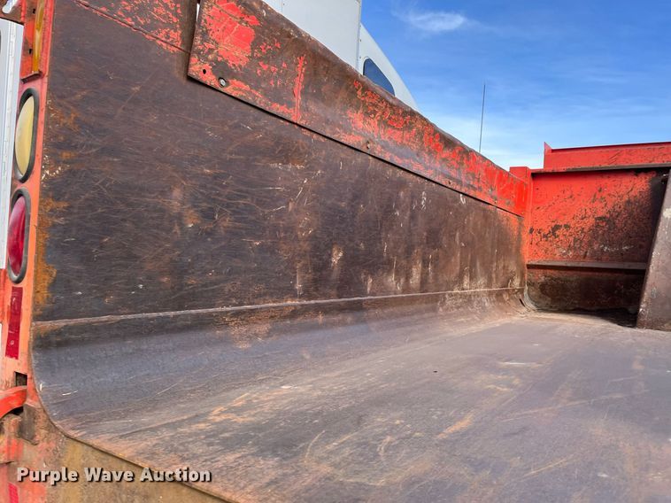 image for item DQ3990 1999 International 4900  dump truck