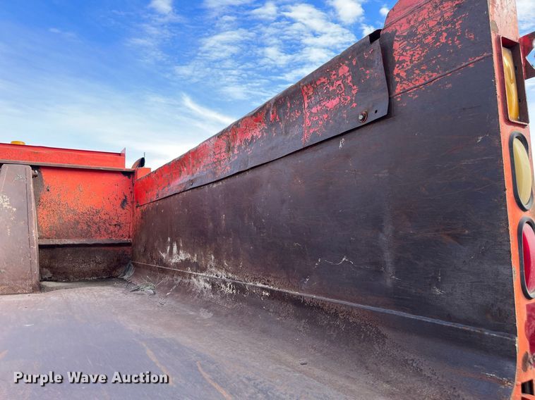 image for item DQ3990 1999 International 4900  dump truck