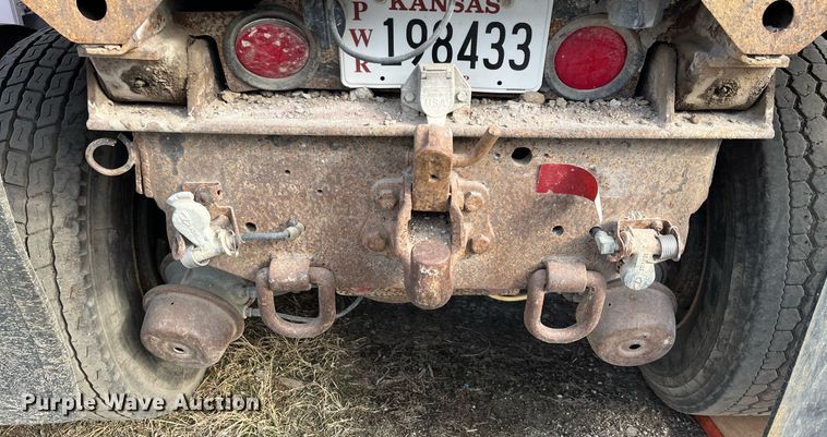 image for item DQ3990 1999 International 4900  dump truck