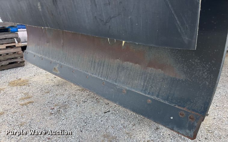 image for item DQ3990 1999 International 4900  dump truck