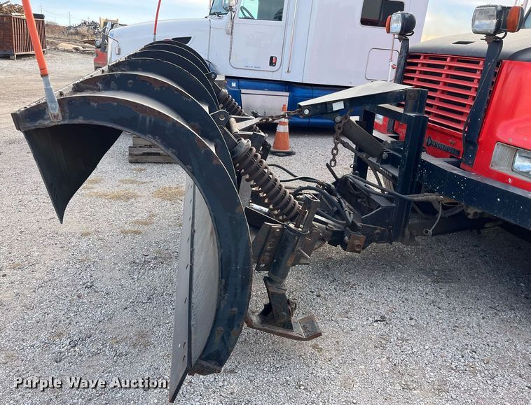 image for item DQ3990 1999 International 4900  dump truck