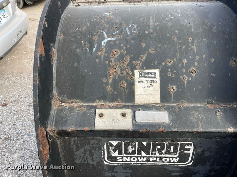 image for item DQ3990 1999 International 4900  dump truck