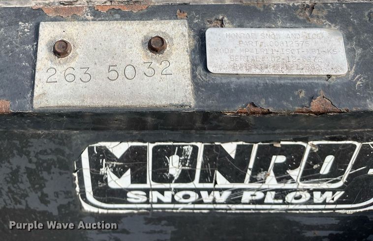 image for item DQ3990 1999 International 4900  dump truck