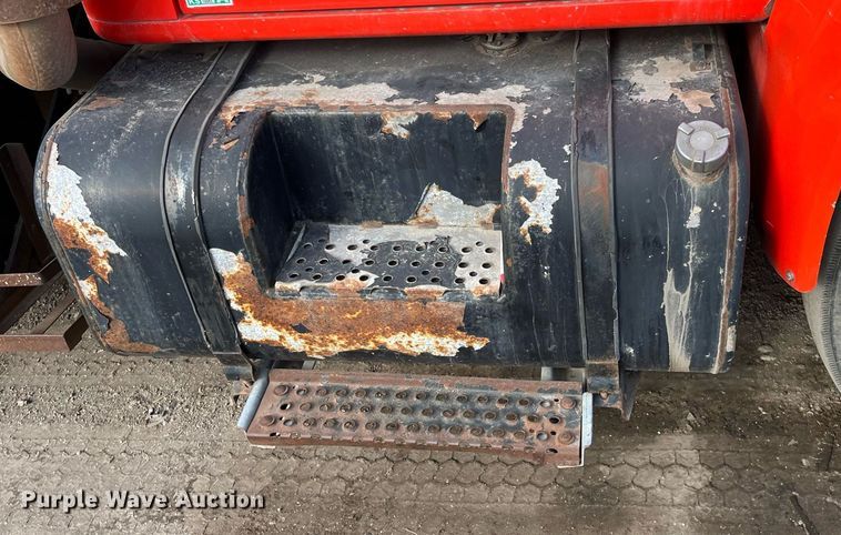 image for item DQ3990 1999 International 4900  dump truck