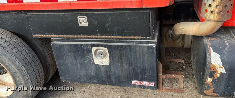 image for item DQ3990 1999 International 4900  dump truck