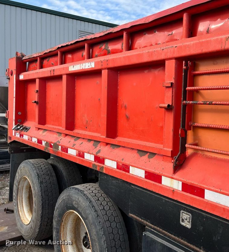 image for item DQ3990 1999 International 4900  dump truck