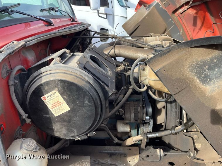 image for item DQ3990 1999 International 4900  dump truck