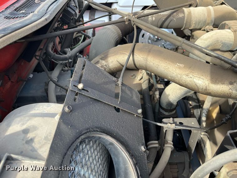 image for item DQ3990 1999 International 4900  dump truck