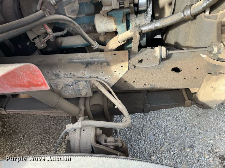 image for item DQ3990 1999 International 4900  dump truck