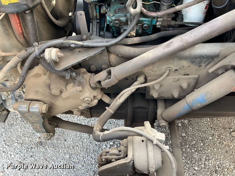 image for item DQ3990 1999 International 4900  dump truck