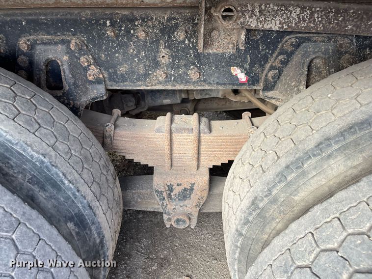 image for item DQ3990 1999 International 4900  dump truck