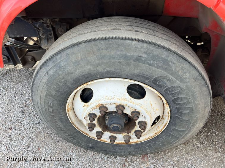 image for item DQ3990 1999 International 4900  dump truck