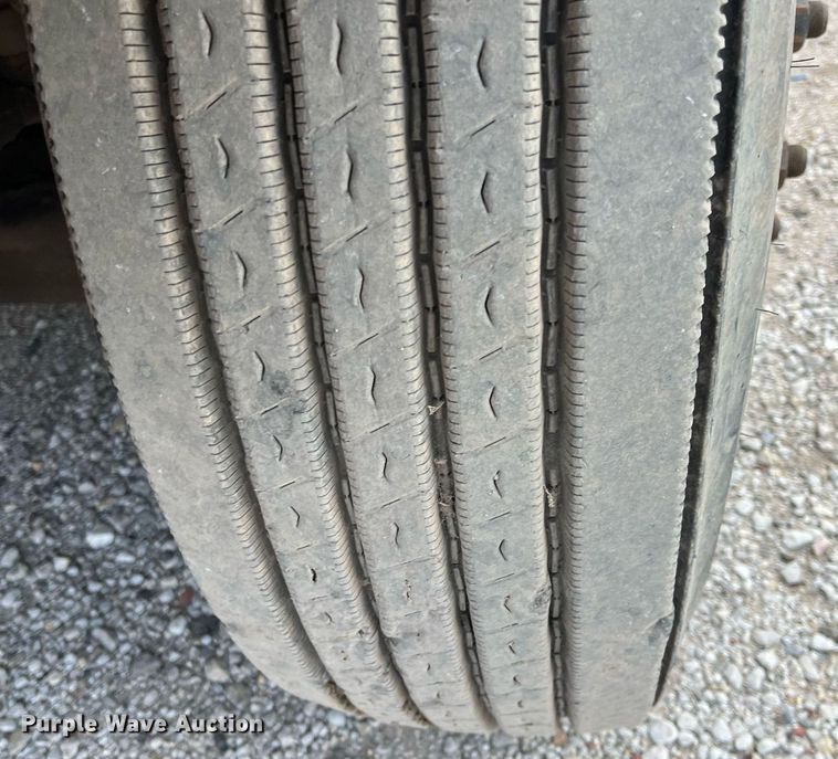 image for item DQ3990 1999 International 4900  dump truck