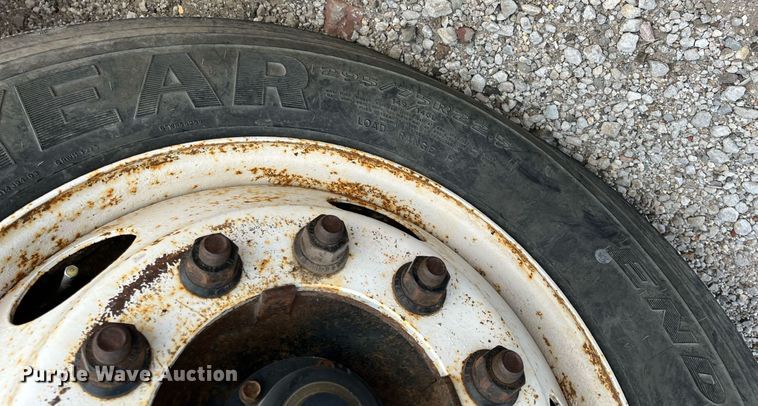 image for item DQ3990 1999 International 4900  dump truck