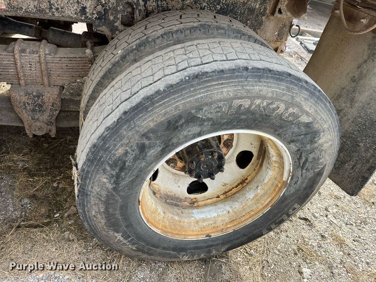 image for item DQ3990 1999 International 4900  dump truck