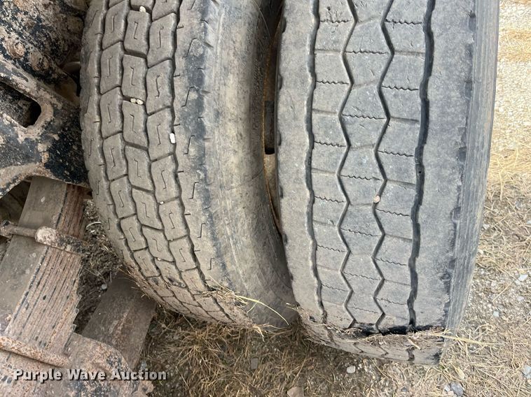 image for item DQ3990 1999 International 4900  dump truck