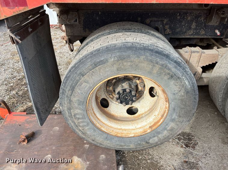 image for item DQ3990 1999 International 4900  dump truck