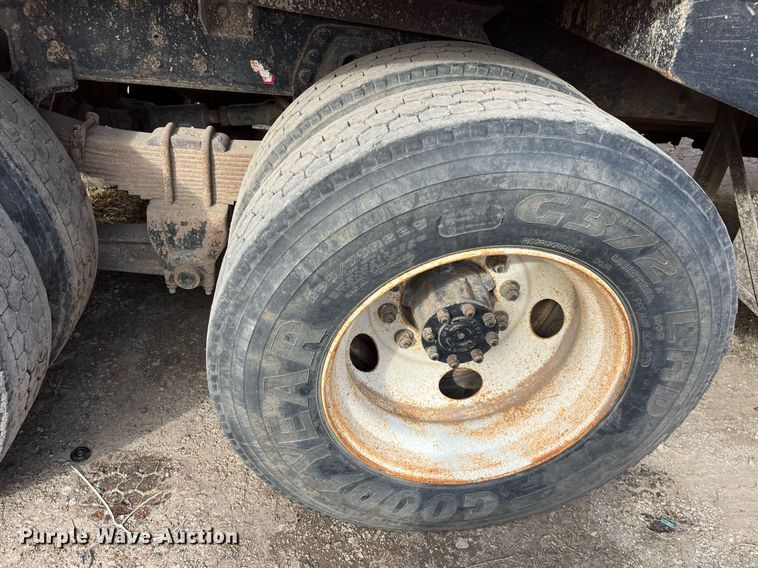 image for item DQ3990 1999 International 4900  dump truck