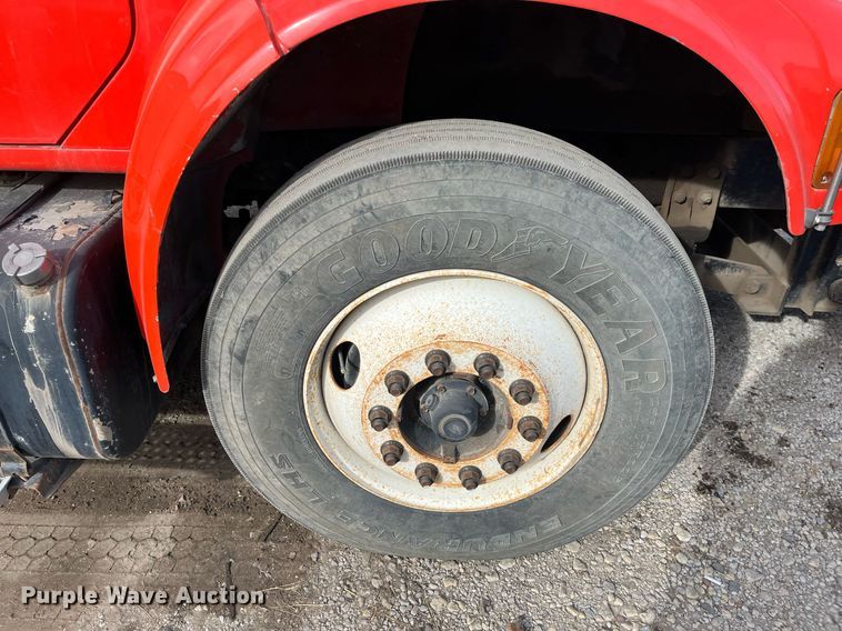 image for item DQ3990 1999 International 4900  dump truck