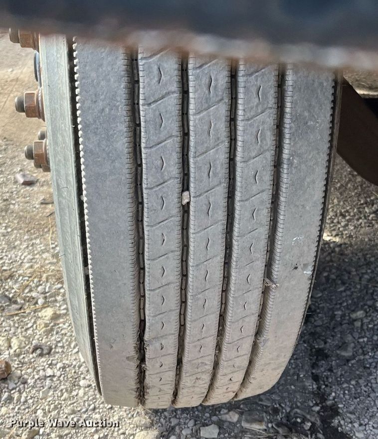 image for item DQ3990 1999 International 4900  dump truck