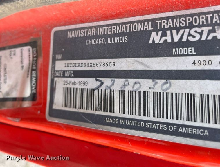 image for item DQ3990 1999 International 4900  dump truck