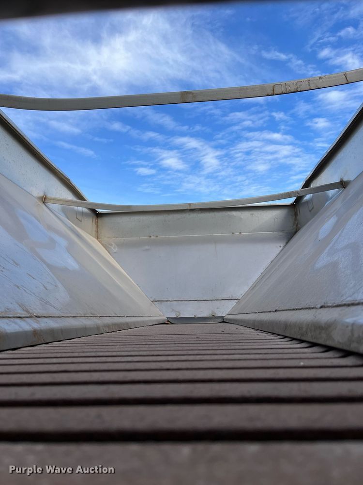 image for item DQ3990 1999 International 4900  dump truck