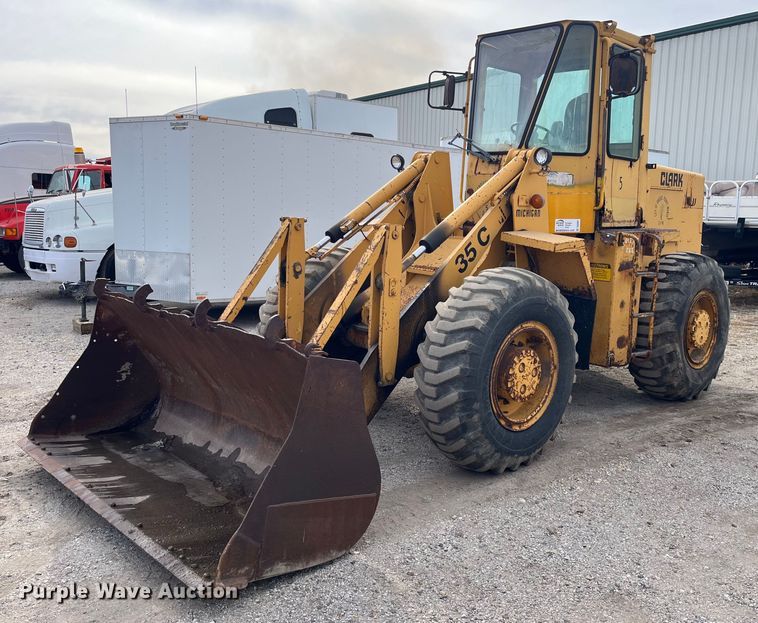 image for item DQ3991 1986 Clark 35GMC  wheel loader