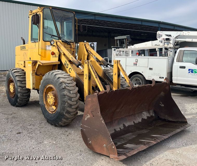image for item DQ3991 1986 Clark 35GMC  wheel loader