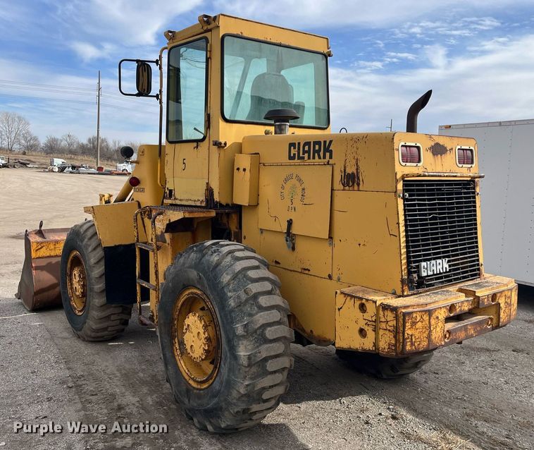 image for item DQ3991 1986 Clark 35GMC  wheel loader