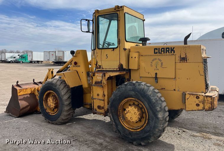 image for item DQ3991 1986 Clark 35GMC  wheel loader