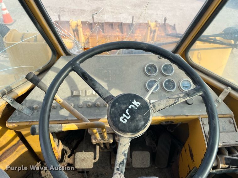 image for item DQ3991 1986 Clark 35GMC  wheel loader