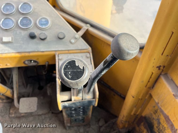 image for item DQ3991 1986 Clark 35GMC  wheel loader