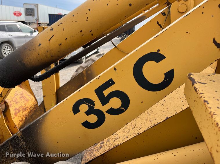 image for item DQ3991 1986 Clark 35GMC  wheel loader