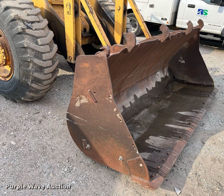 image for item DQ3991 1986 Clark 35GMC  wheel loader