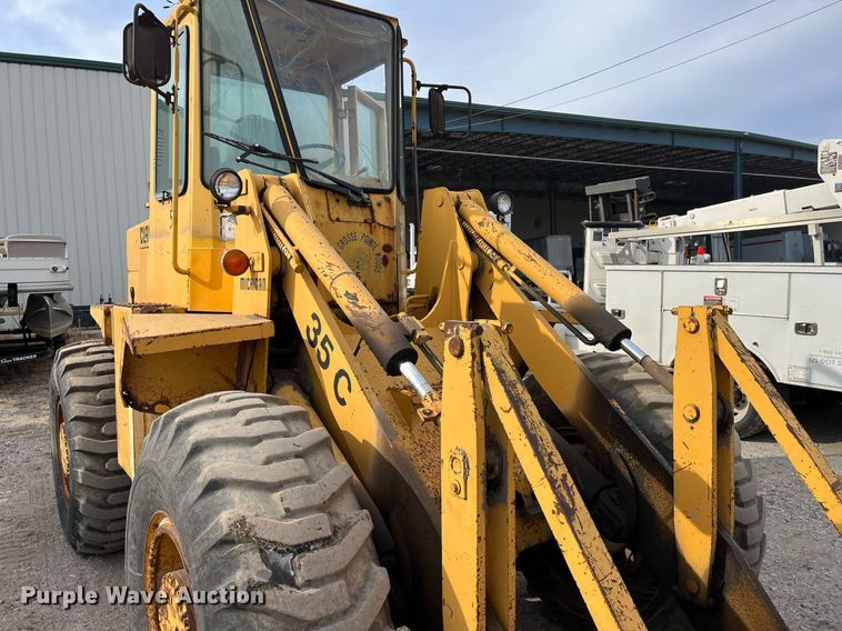 image for item DQ3991 1986 Clark 35GMC  wheel loader