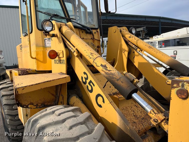image for item DQ3991 1986 Clark 35GMC  wheel loader