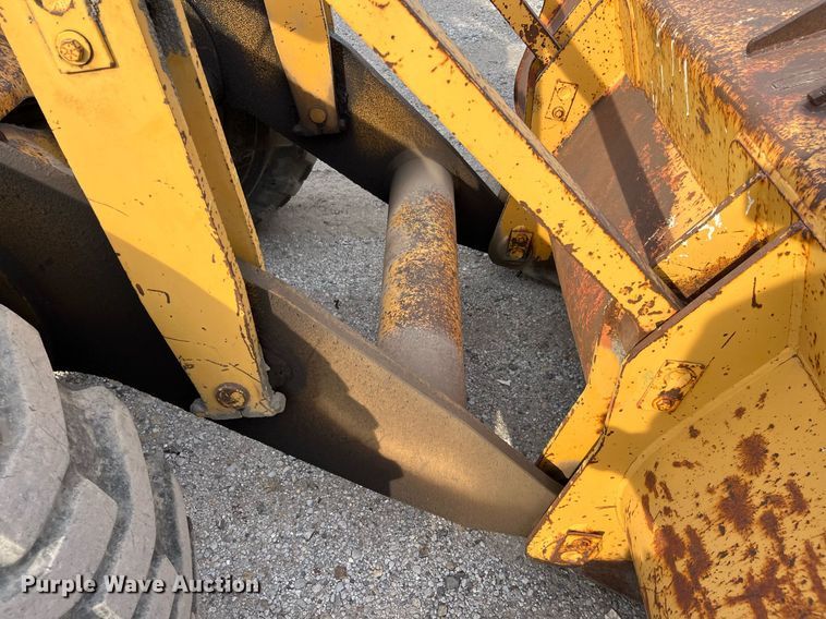 image for item DQ3991 1986 Clark 35GMC  wheel loader