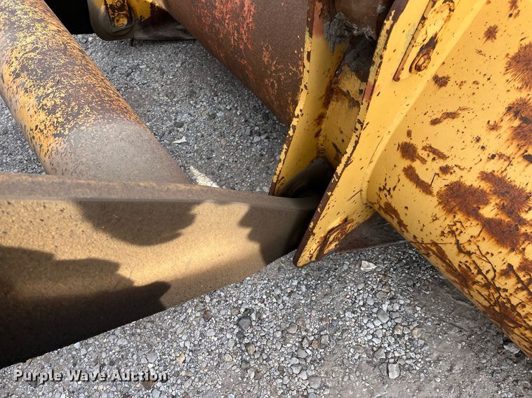 image for item DQ3991 1986 Clark 35GMC  wheel loader