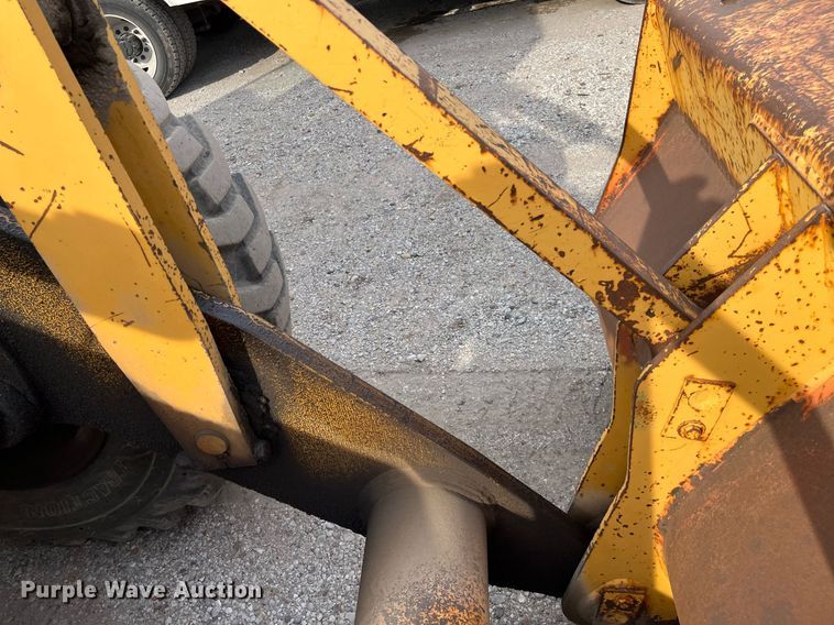 image for item DQ3991 1986 Clark 35GMC  wheel loader