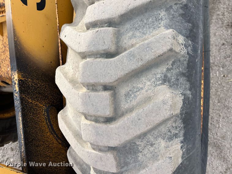 image for item DQ3991 1986 Clark 35GMC  wheel loader