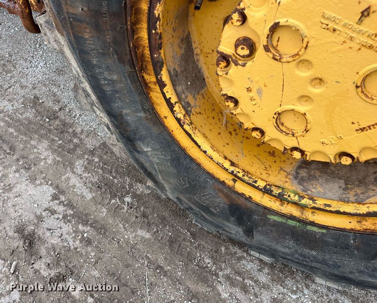 image for item DQ3991 1986 Clark 35GMC  wheel loader