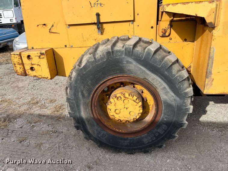 image for item DQ3991 1986 Clark 35GMC  wheel loader