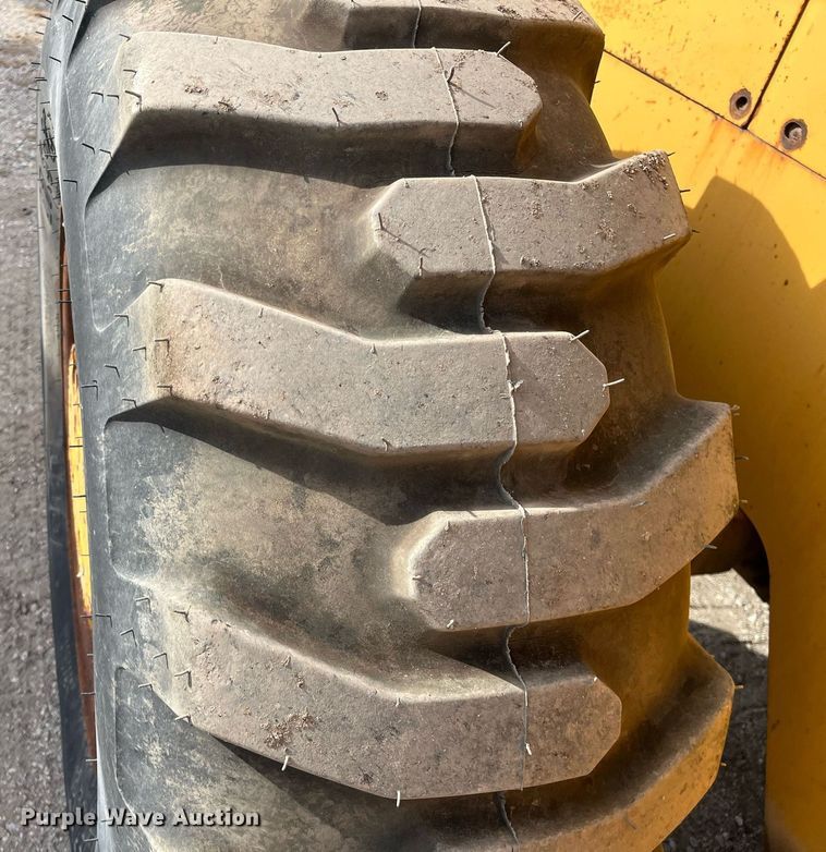 image for item DQ3991 1986 Clark 35GMC  wheel loader