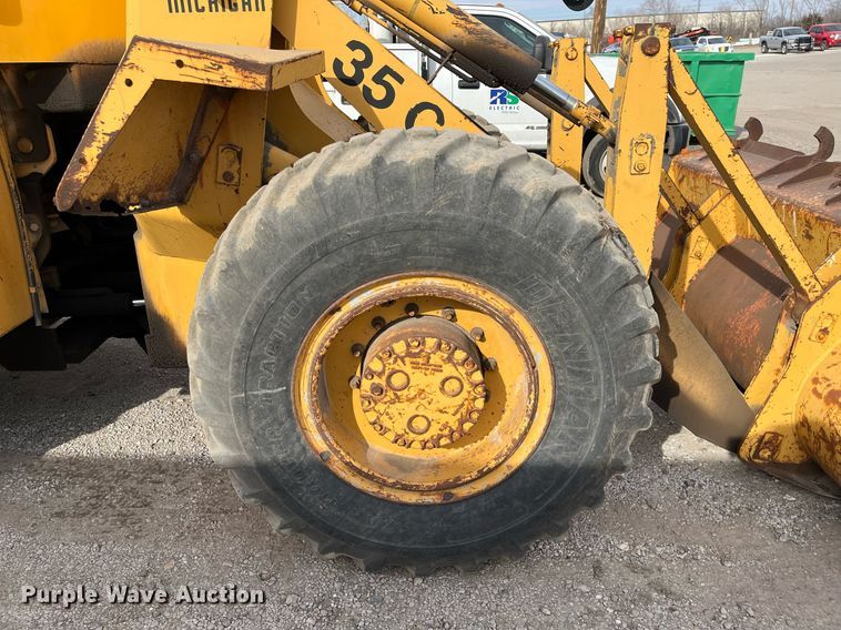 image for item DQ3991 1986 Clark 35GMC  wheel loader