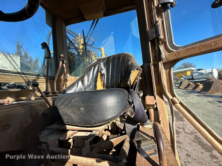 image for item DR6004 1990 Caterpillar 627E  conventional scraper