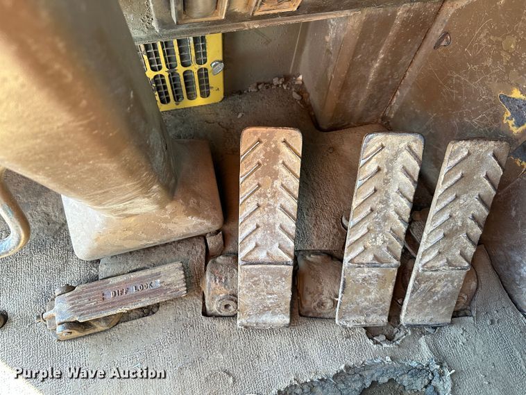 image for item DR6004 1990 Caterpillar 627E  conventional scraper