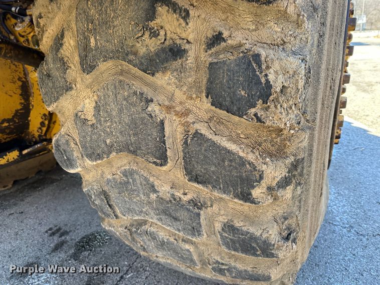 image for item DR6004 1990 Caterpillar 627E  conventional scraper