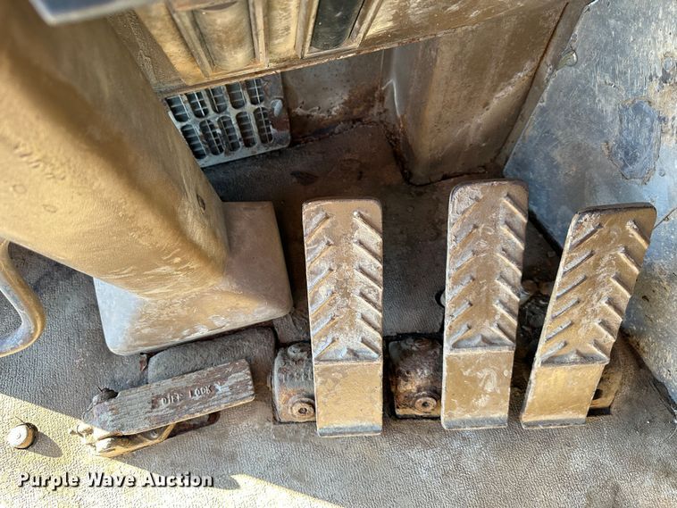 image for item DR6005 1990 Caterpillar 627E  conventional scraper