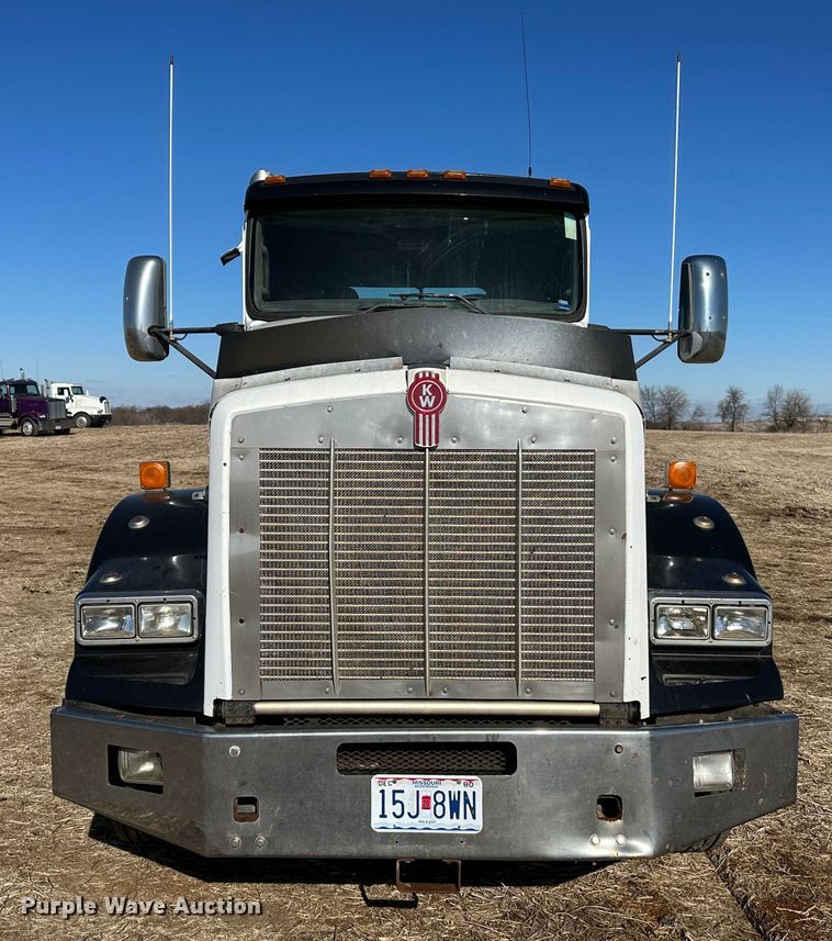 image for item DR6016 2009 Kenworth T800  semi truck